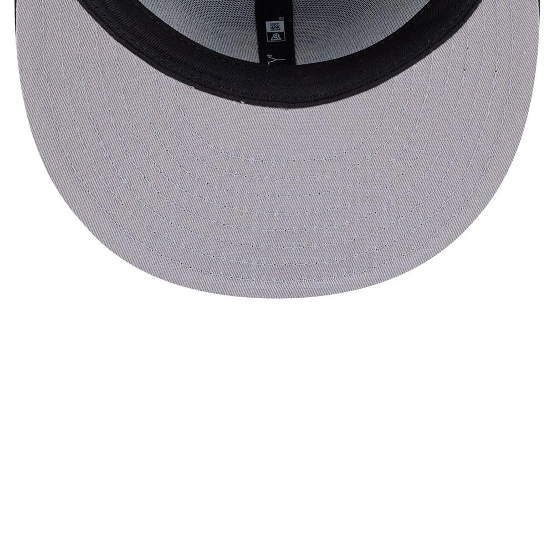 This is a Boston Red Sox MLB Classic Navy Dogear 59FIFTY Fitted Cap 2