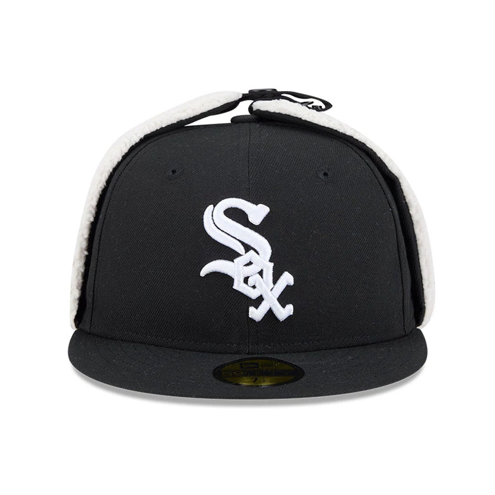 Boston Red Sox MLB Classic Navy Dogear New Era 59FIFTY Fitted Cap, front view showing the white raised embroidery Red Sox logo on the structured navy crown, with a black visor and a gold 59FIFTY size sticker.