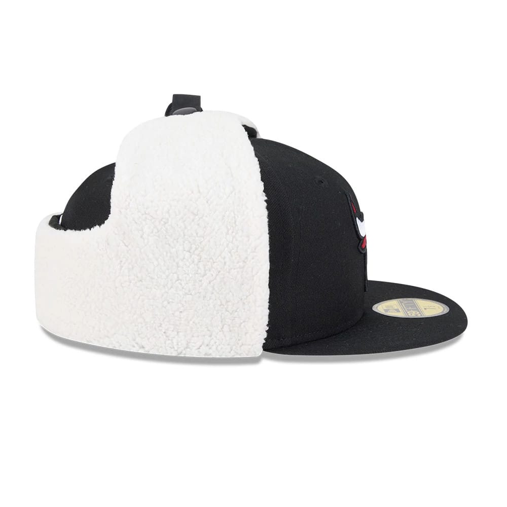 This is a Chicago Bulls NBA Classic Black Dogear 59FIFTY Fitted Cap 7