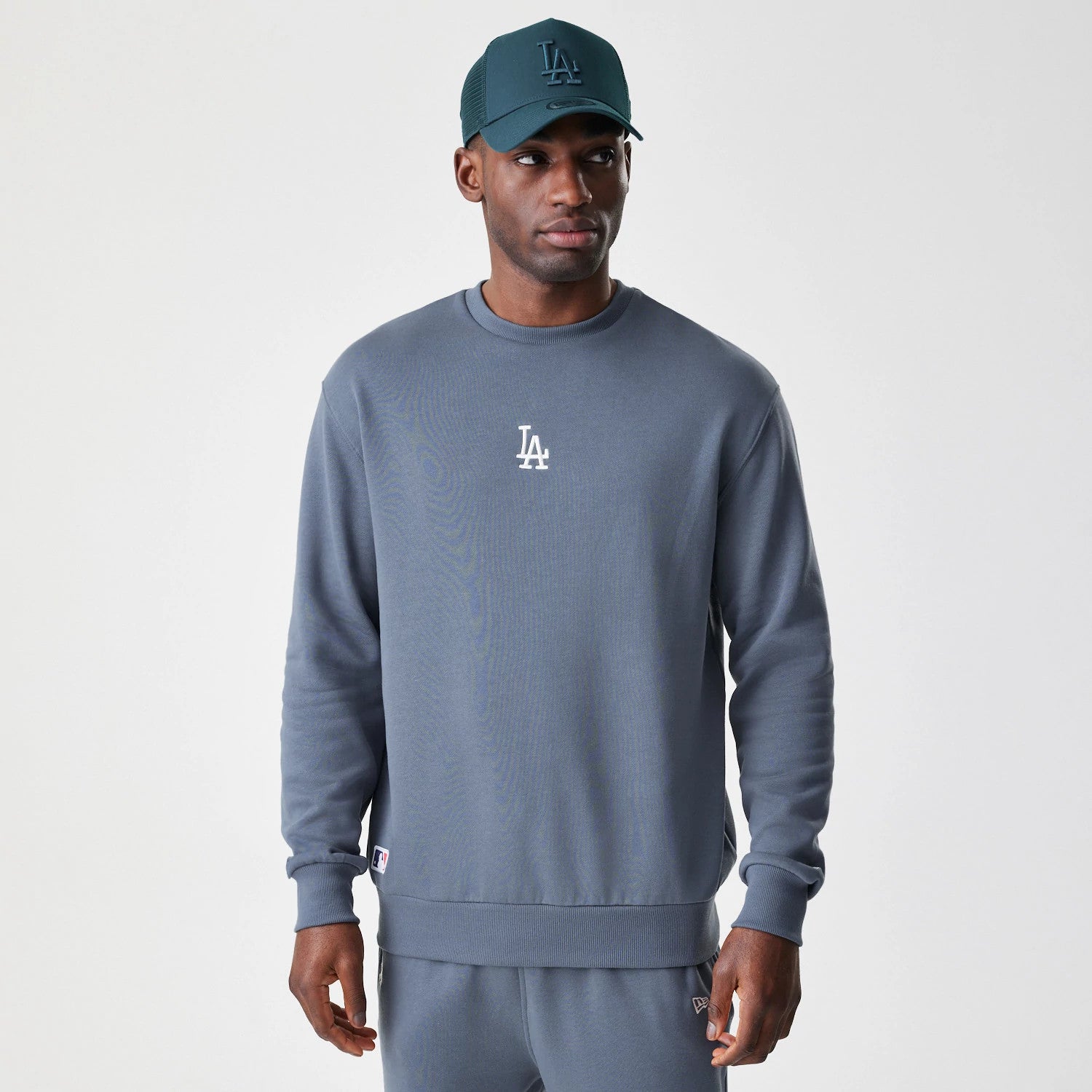 The Male model is wearing LA Dodgers MLB Midi League Essential Dark Grey Oversized Crew Neck Sweater 1