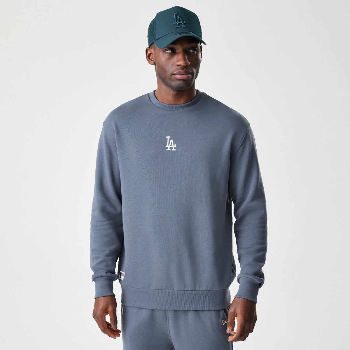 The Male model is wearing LA Dodgers MLB Midi League Essential Dark Grey Oversized Crew Neck Sweater 1