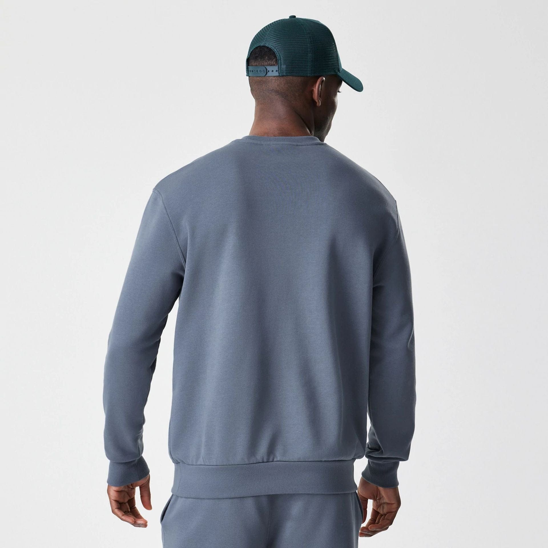 The Male model is wearing LA Dodgers MLB Midi League Essential Dark Grey Oversized Crew Neck Sweater 2