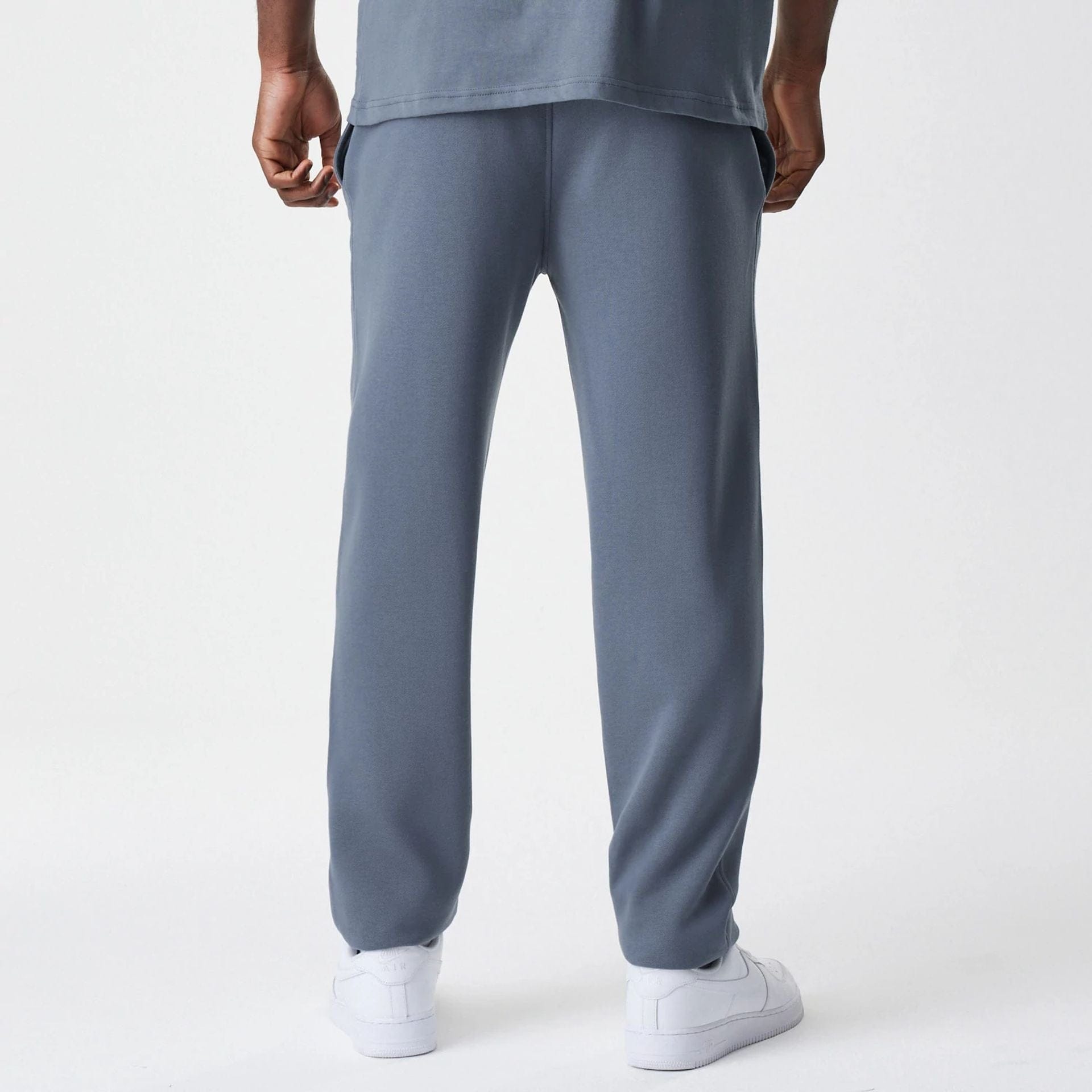 The Male model is wearing LA Dodgers MLB Midi League Essential Dark Grey Joggers 2