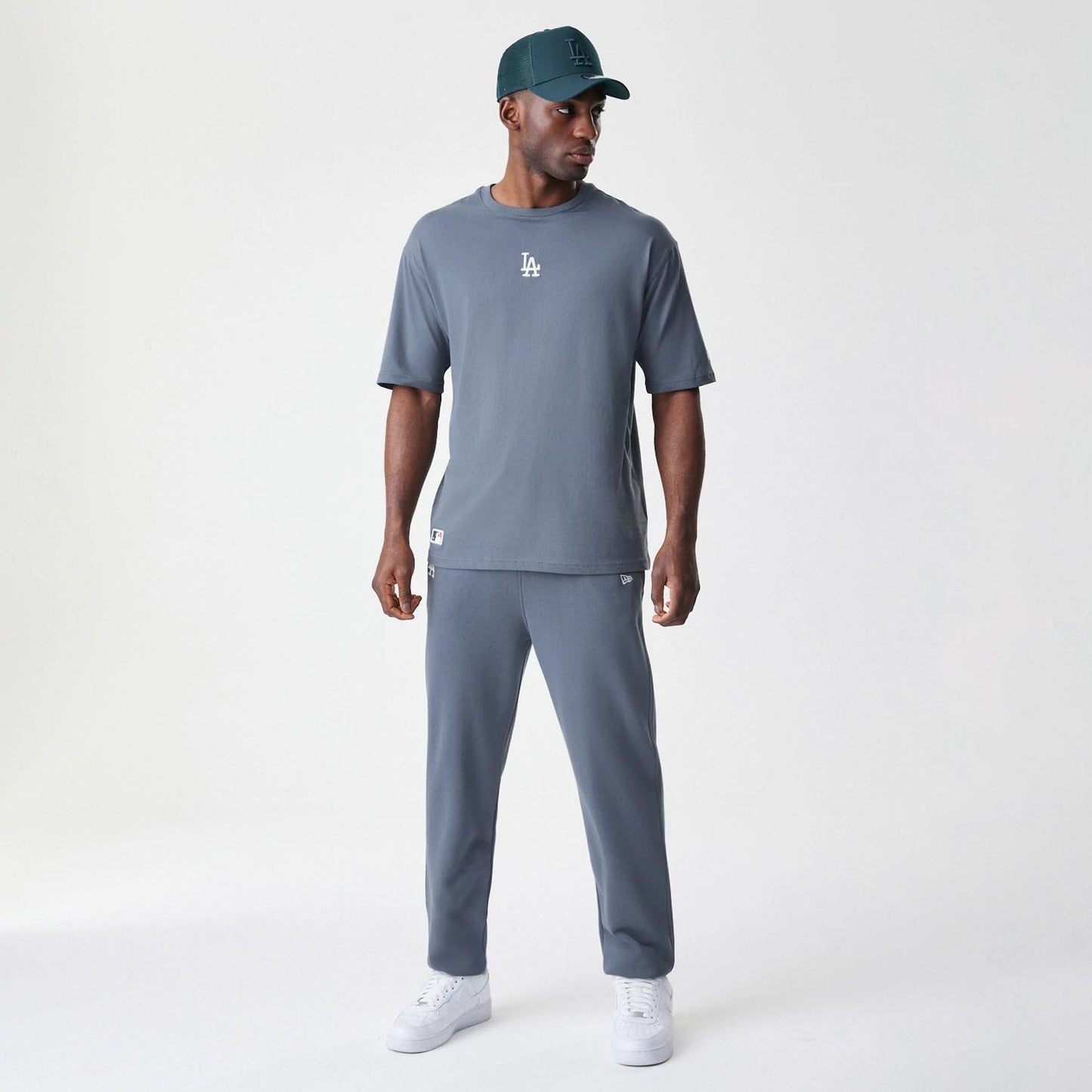 The Male model is wearing LA Dodgers MLB Midi League Essential Dark Grey Oversized T-Shirt 8