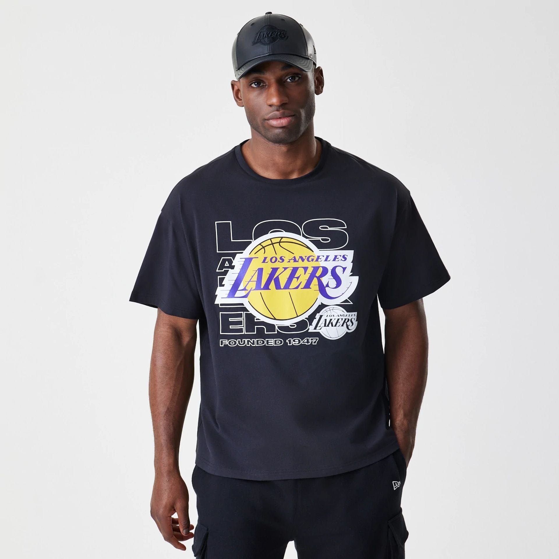 The Male model is wearing LA Lakers NBA Outline Graphic Navy Oversized T-Shirt 1