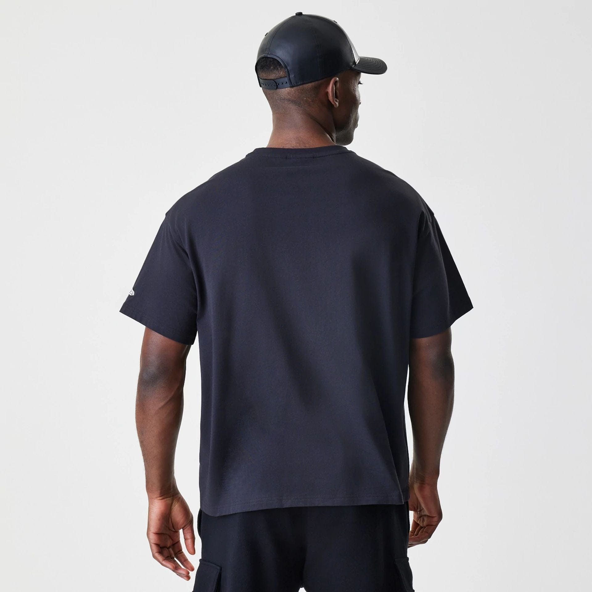 The Male model is wearing LA Lakers NBA Outline Graphic Navy Oversized T-Shirt 2