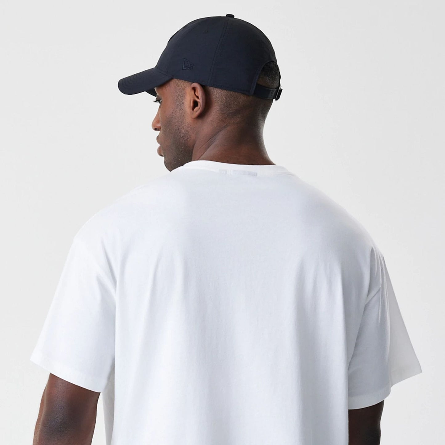 The Male model is wearing Chicago Bulls NBA Outline Graphic White Oversized T-Shirt 7