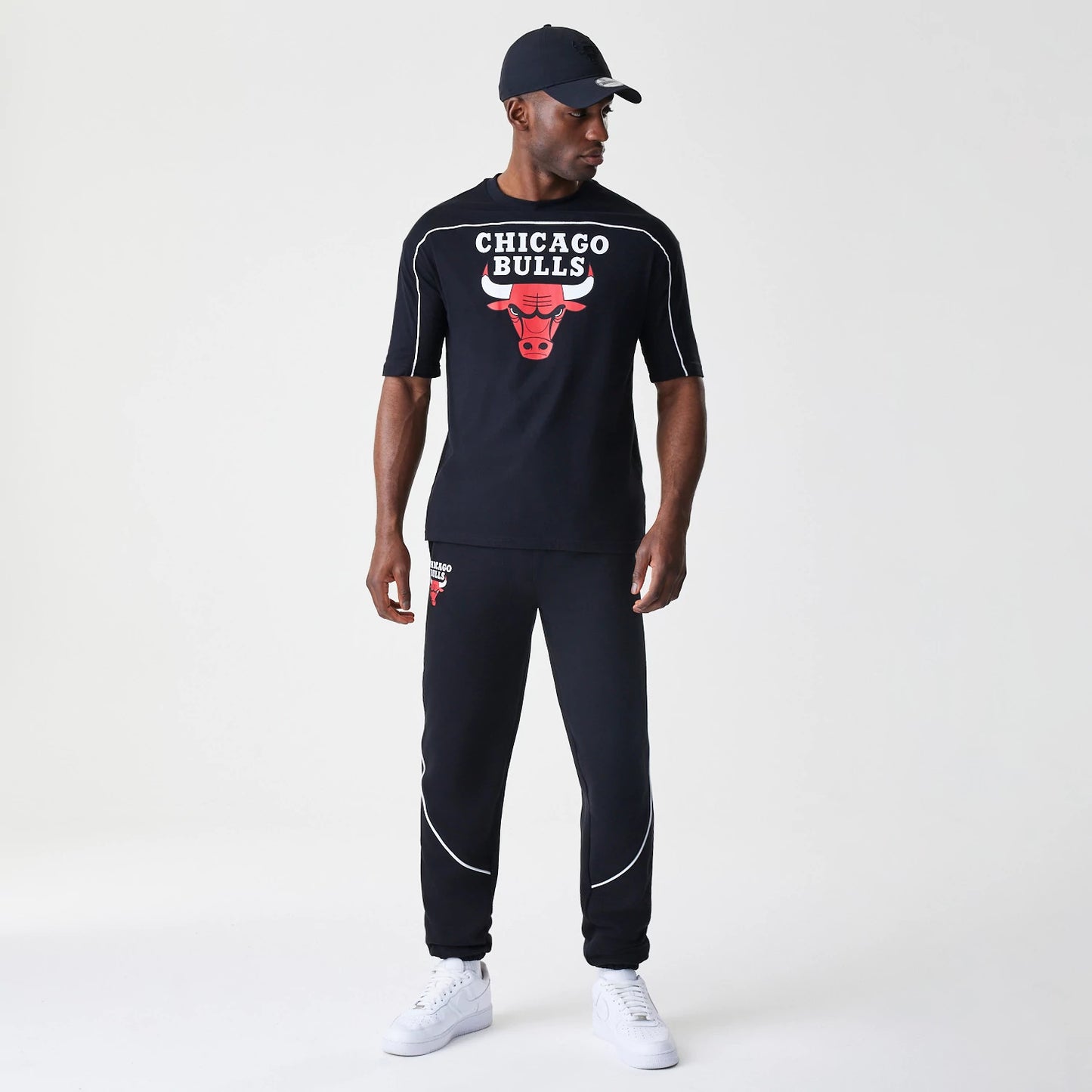 The Male model is wearing Chicago Bulls NBA Piping Navy Joggers 8
