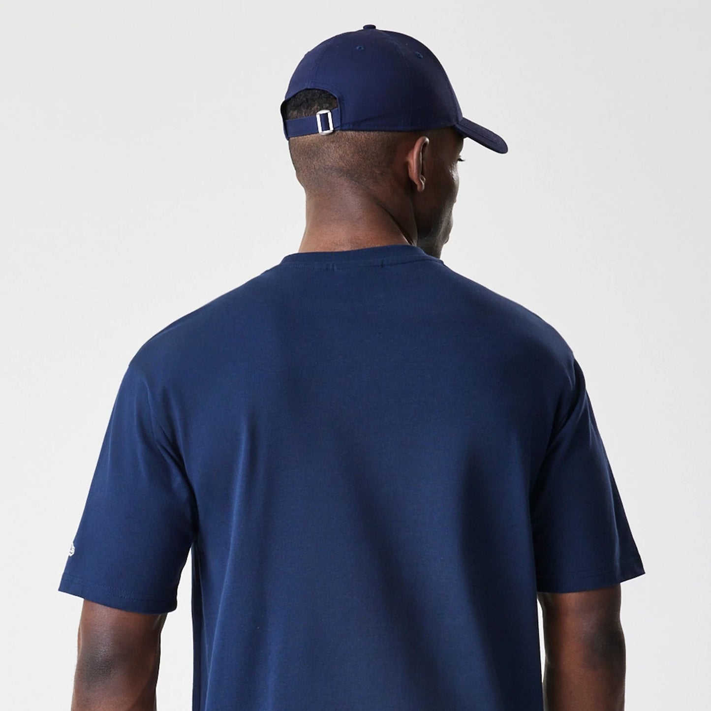 The Male model is wearing New York Yankees MLB Script Navy Oversized T-Shirt 7