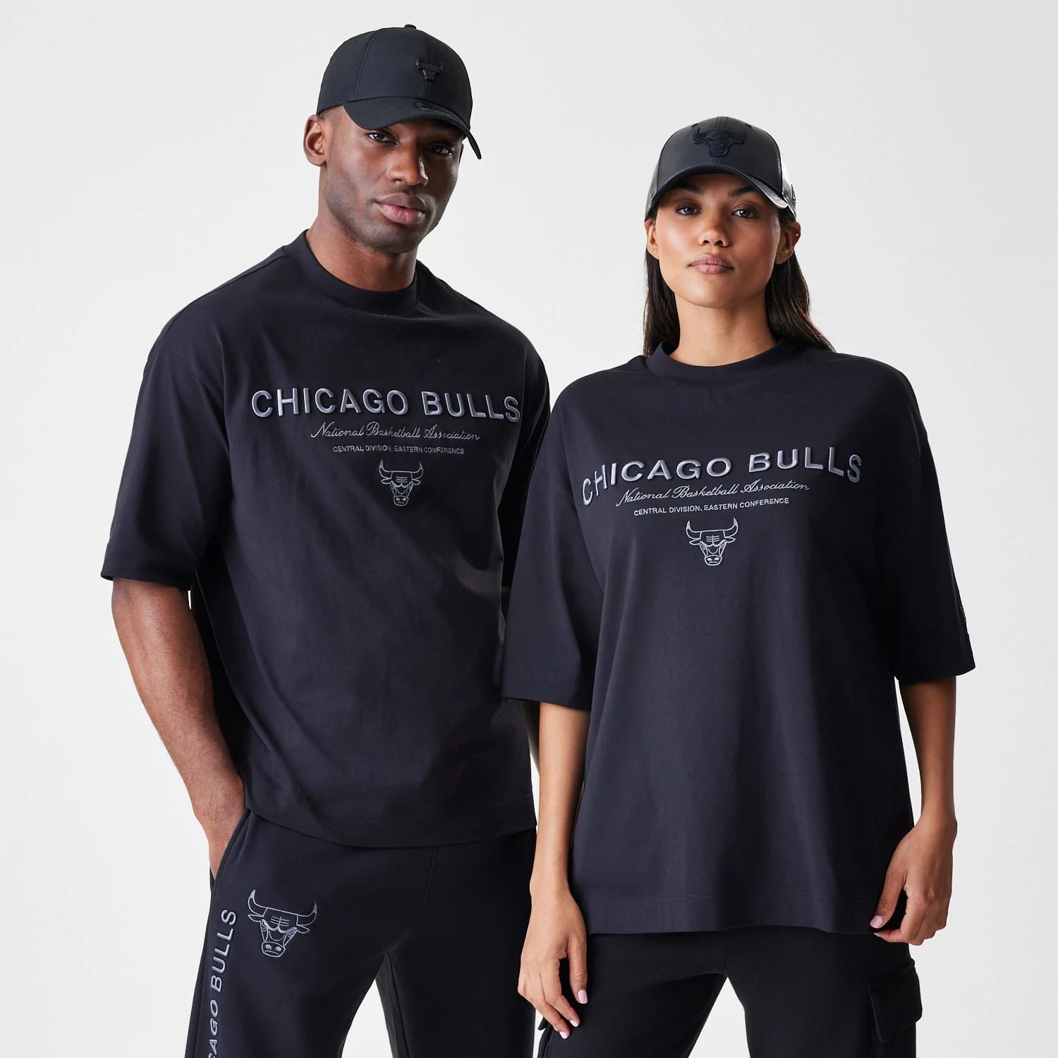 The Male model is wearing Chicago Bulls NBA Linear Black T-Shirt 1