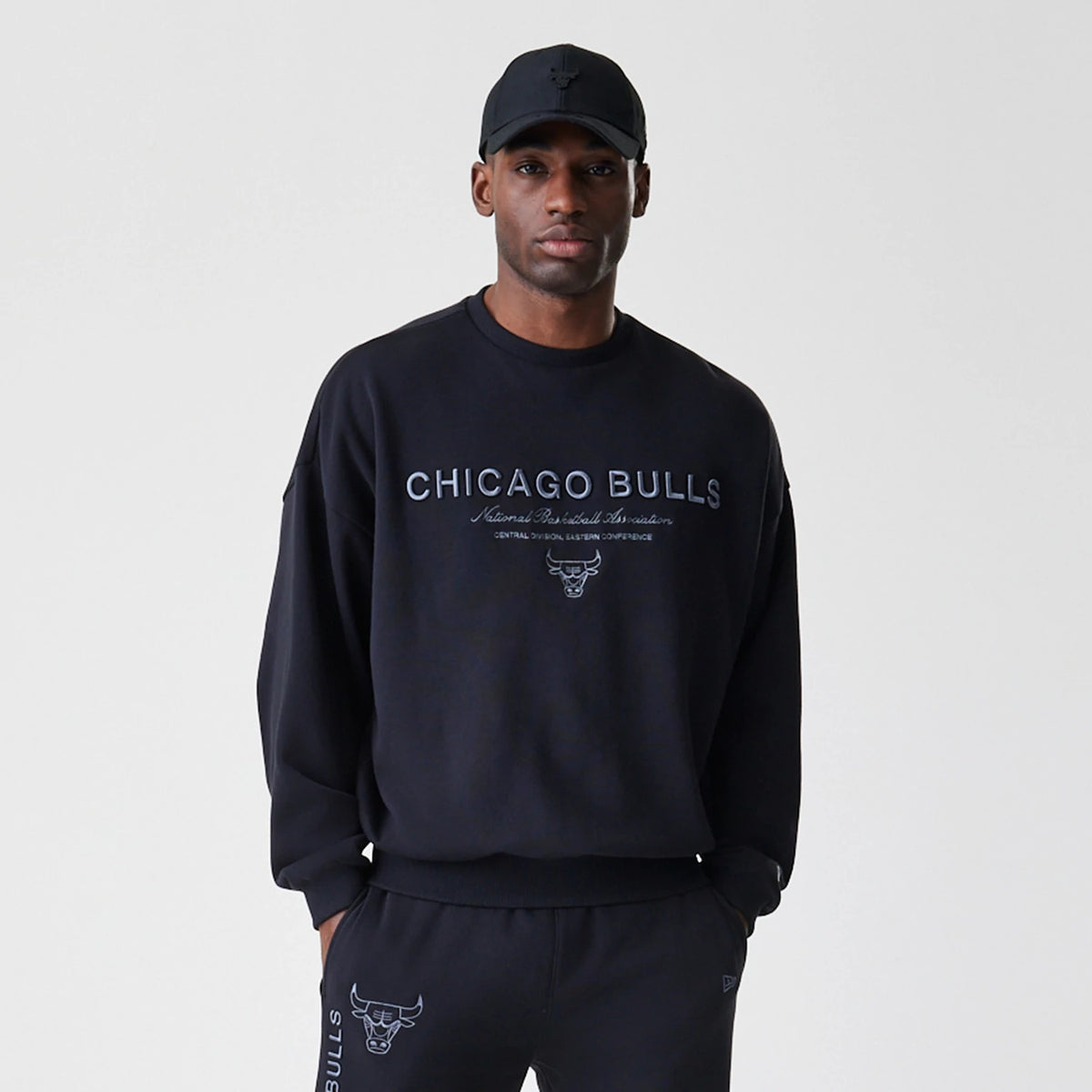 The Male model is wearing Chicago Bulls NBA Linear Black Crew Neck Sweater 3