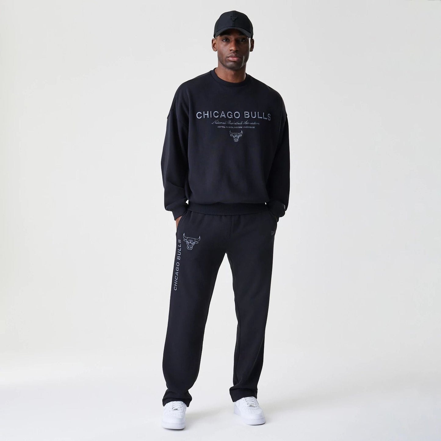 The Male model is wearing Chicago Bulls NBA Linear Black Crew Neck Sweater 8