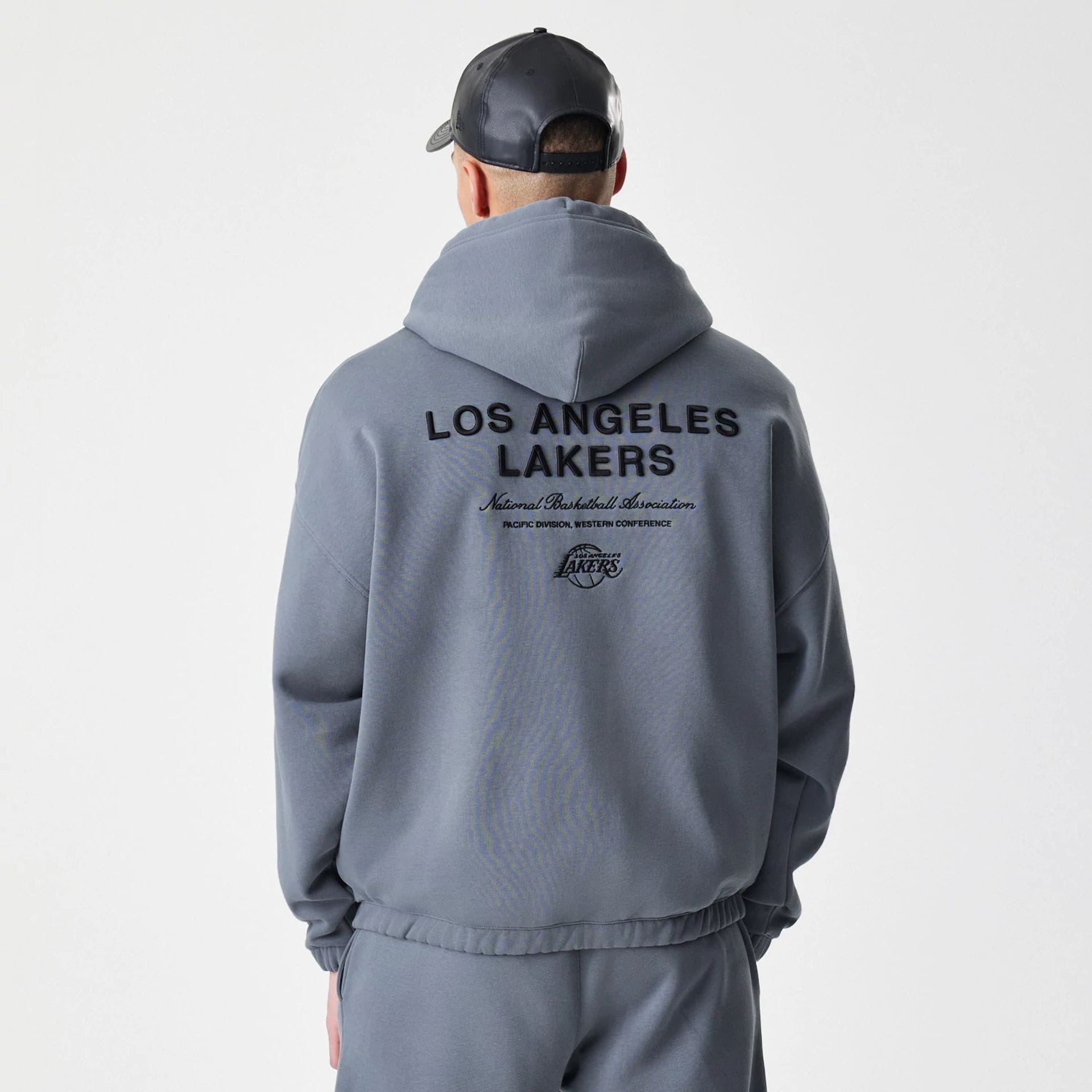 The Male model is wearing LA Lakers NBA Linear Dark Grey Oversized Full Zip Hoodie 2