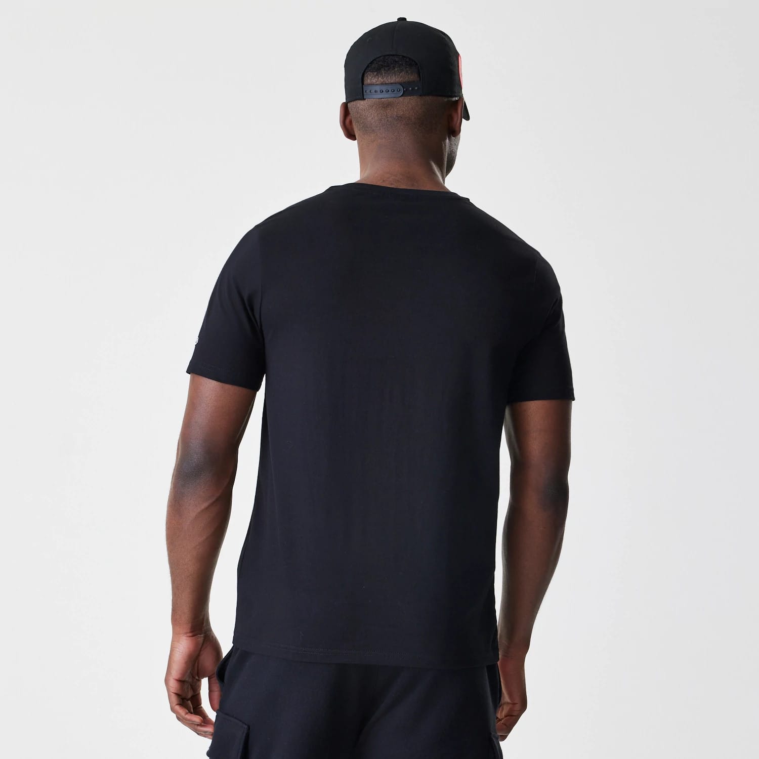 The Male model is wearing Chicago Bulls NBA Script Black T-Shirt 2