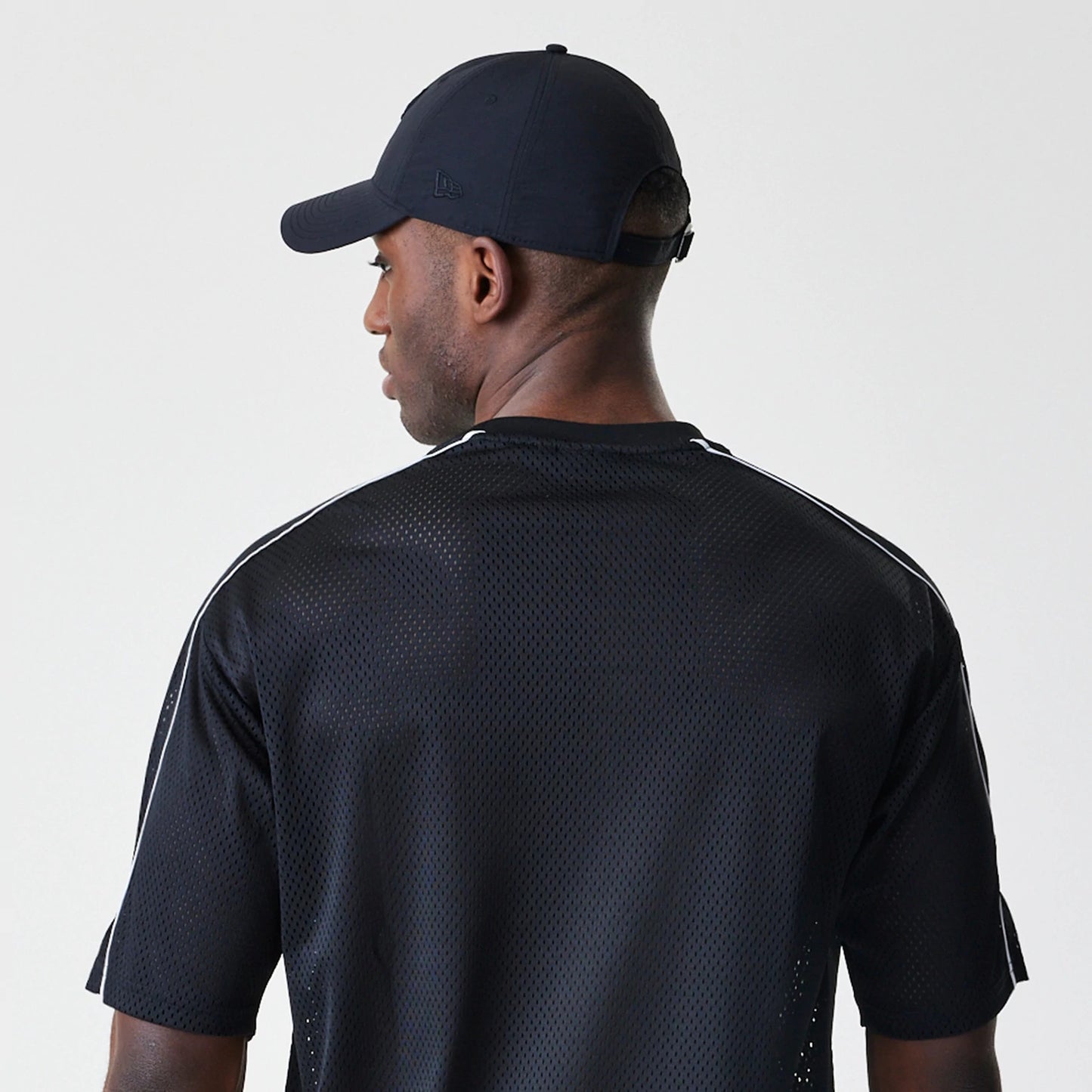 The Male model is wearing Chicago Bulls NBA Piping Black Oversized T-Shirt 7