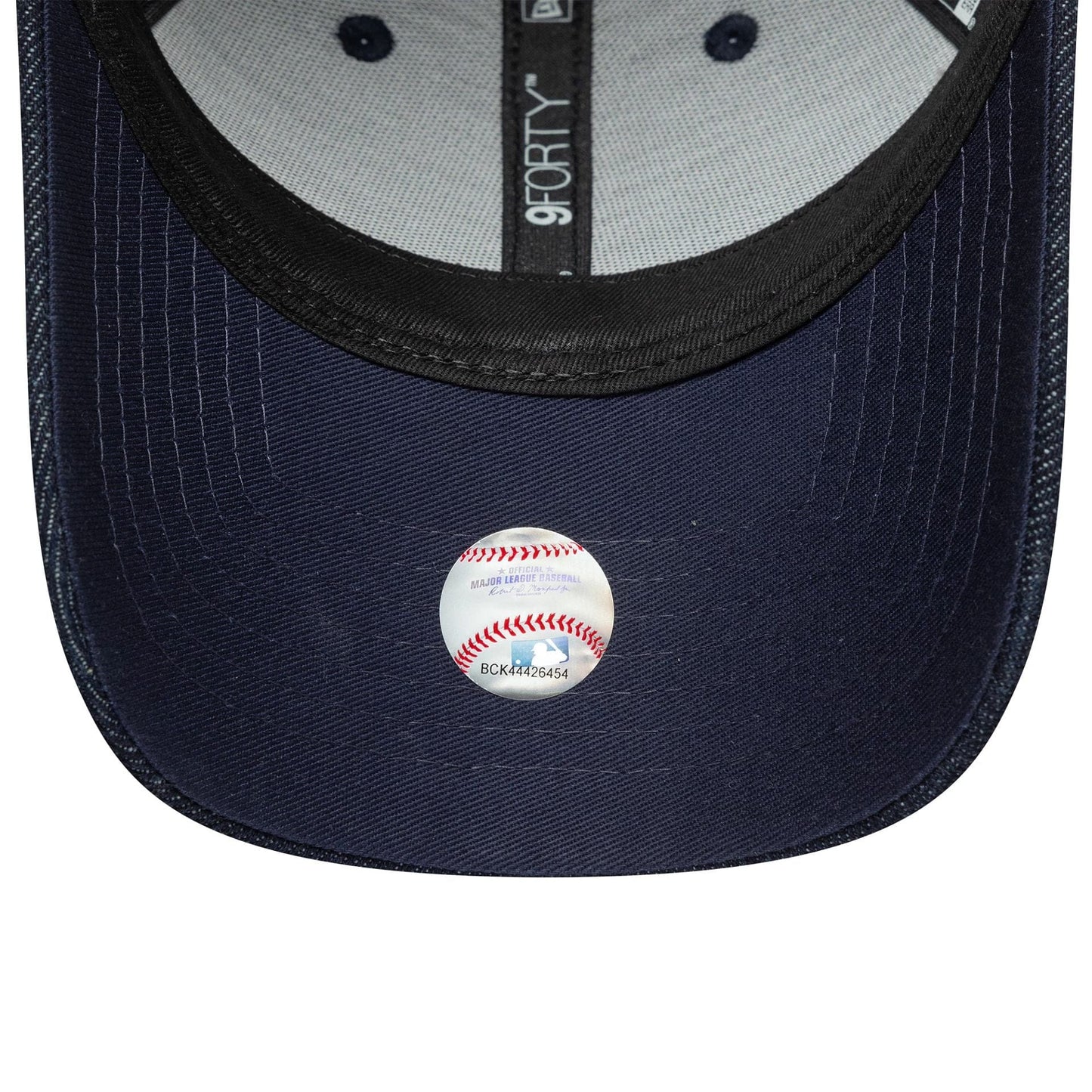 This is a New York Yankees Womens MLB Sequin Dark Blue 9FORTY Adjustable Cap 5