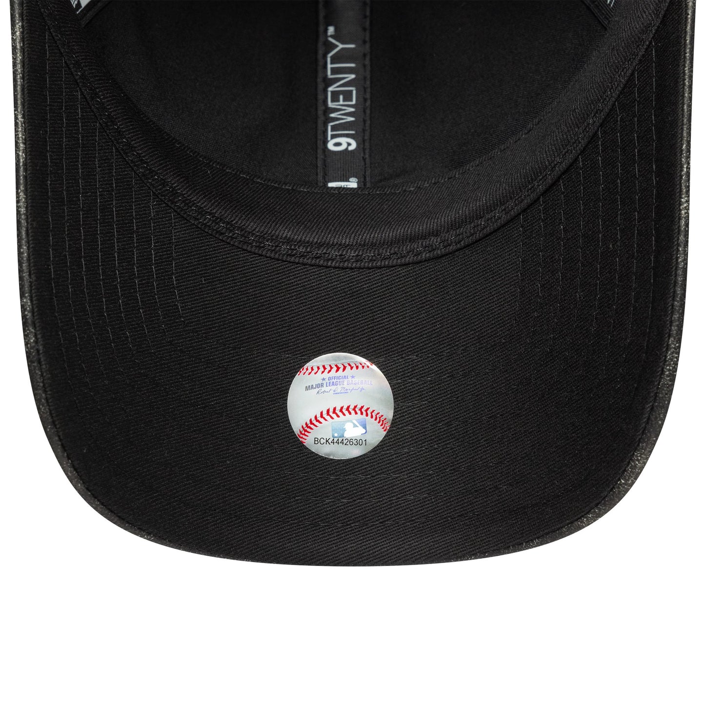 This is a New York Yankees Womens MLB Worn PU Black 9TWENTY Adjustable Cap 5