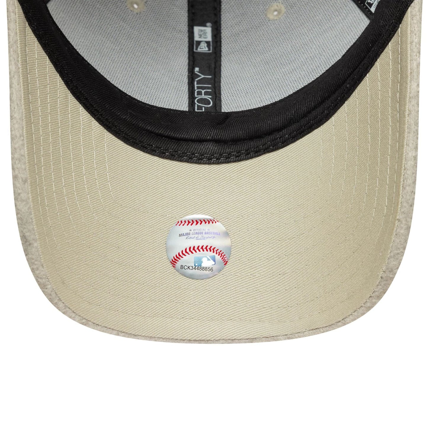 This is a New York Yankees MLB Melton Cream 9FORTY Adjustable Cap 5