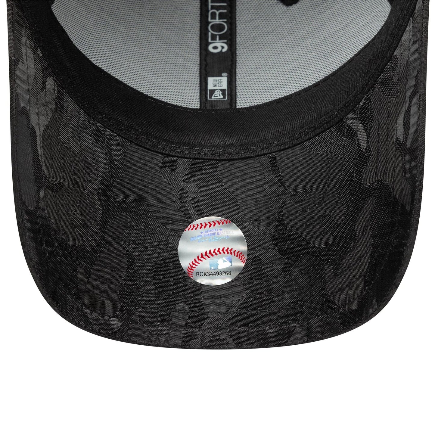 This is a New York Yankees MLB Flawless Camo Black 9FORTY Adjustable Cap 5