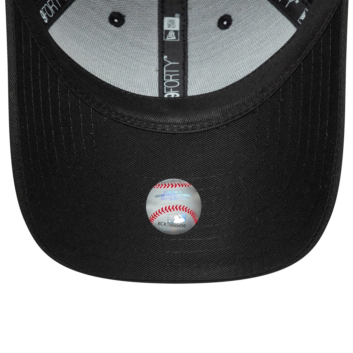 This is a New York Yankees Youth MLB Bow Back Black 9FORTY Adjustable Cap 5