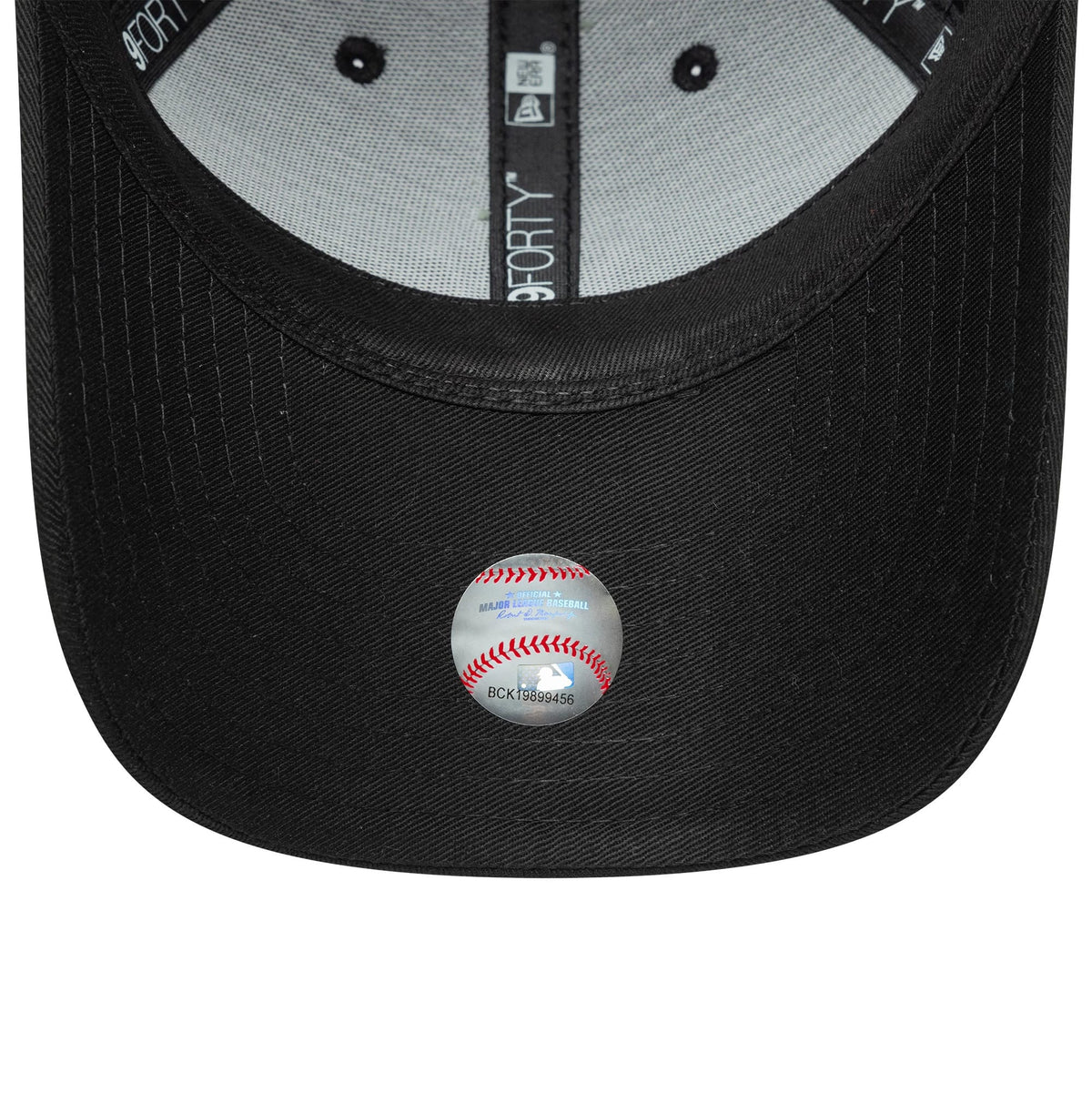 This is a New York Yankees Youth MLB Bow Back Black 9FORTY Adjustable Cap 5