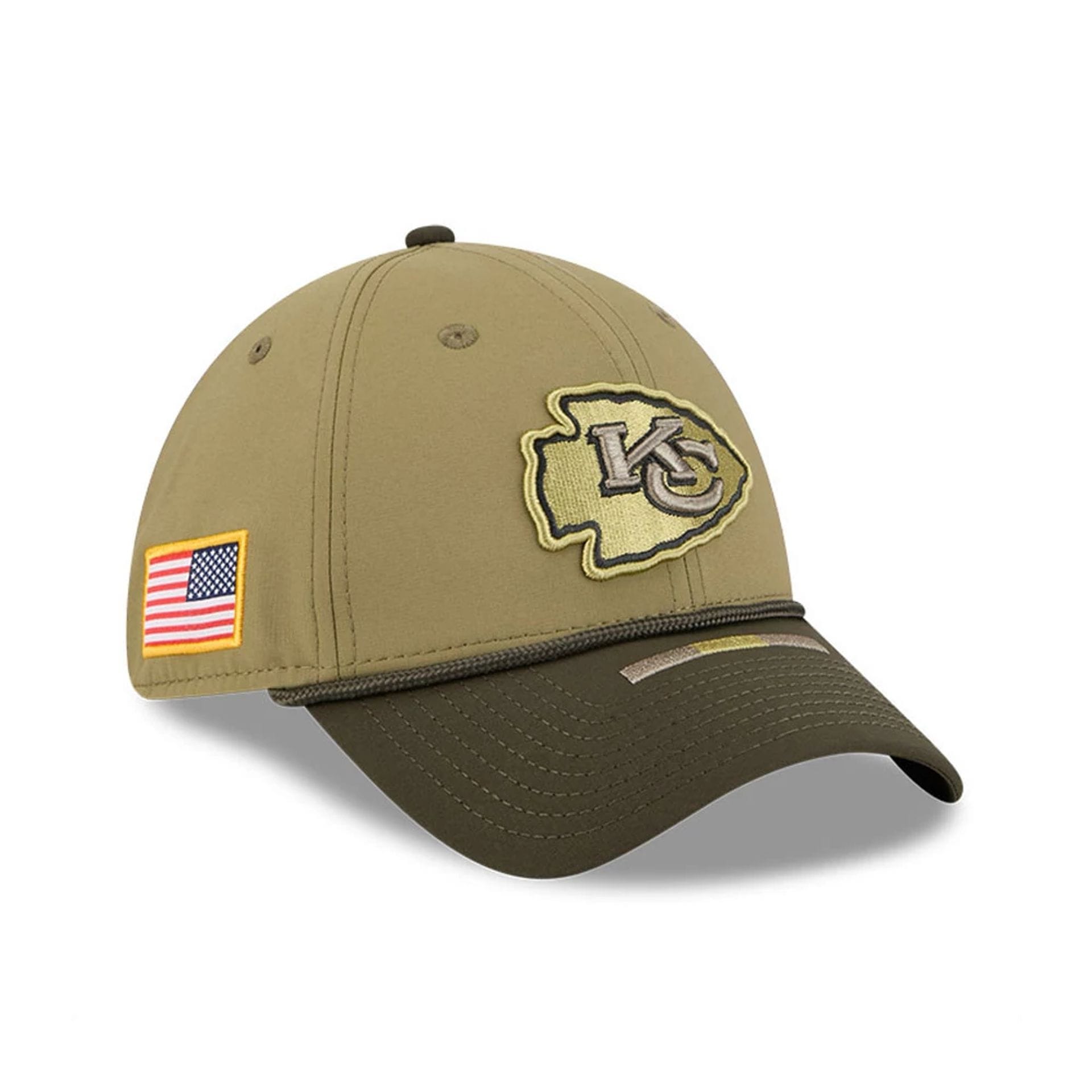 This is a Kansas City Chiefs NFL Salute To Service 2025 Dark Green 39THIRTY Stretch Fit Cap 1