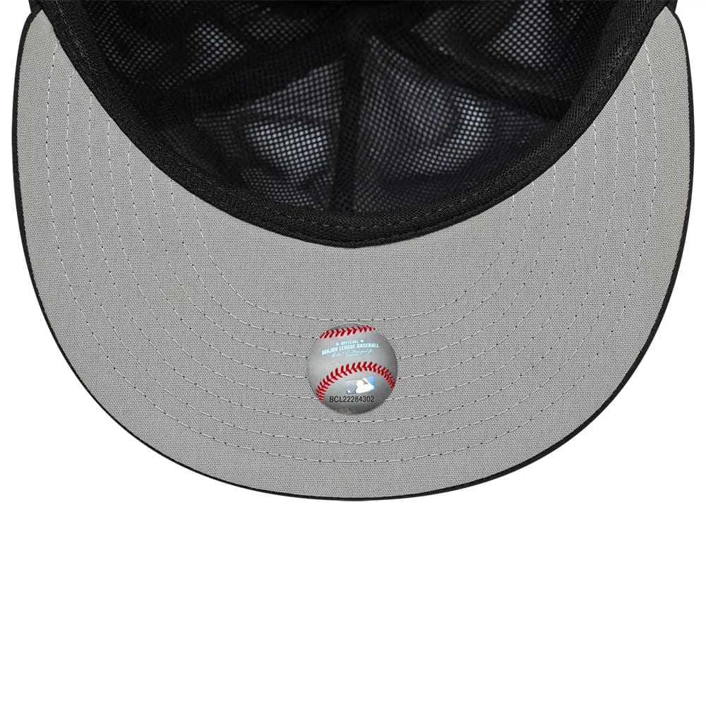 Arizona Diamondbacks MLB Gore-Tex Black New Era 59FIFTY Fitted Cap, inside view showing a grey undervisor with a baseball sticker, black interior taping and mesh on the underside of the structured crown.
