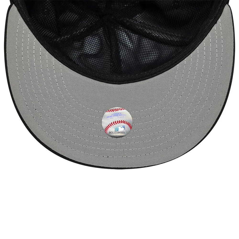 This is a Chicago White Sox MLB Gore-Tex Black 59FIFTY Fitted Cap 2