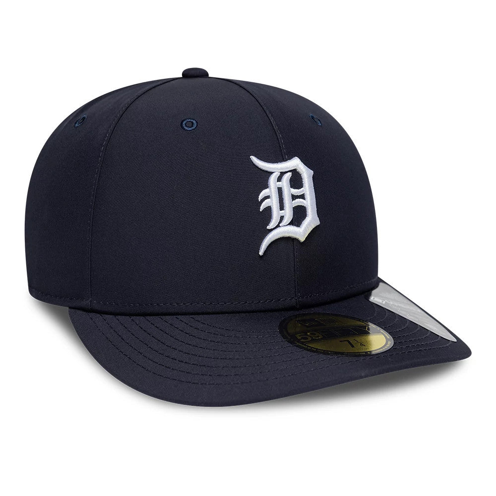 Detroit Tigers MLB Gore-Tex Navy New Era 59FIFTY Fitted Cap, three-quarter front view with white embroidered team logo on the front panel, navy flat visor and gold 59FIFTY size sticker on the upper side of the visor.