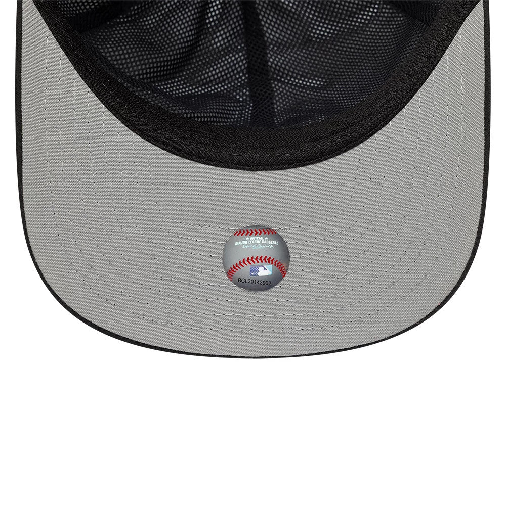 Chicago White Sox MLB Gore-Tex White New Era 9SEVENTY Stretch Snap Adjustable Cap, inside view showing the black sweatband, patterned taping, and a grey undervisor with a baseball-shaped sticker in the centre.