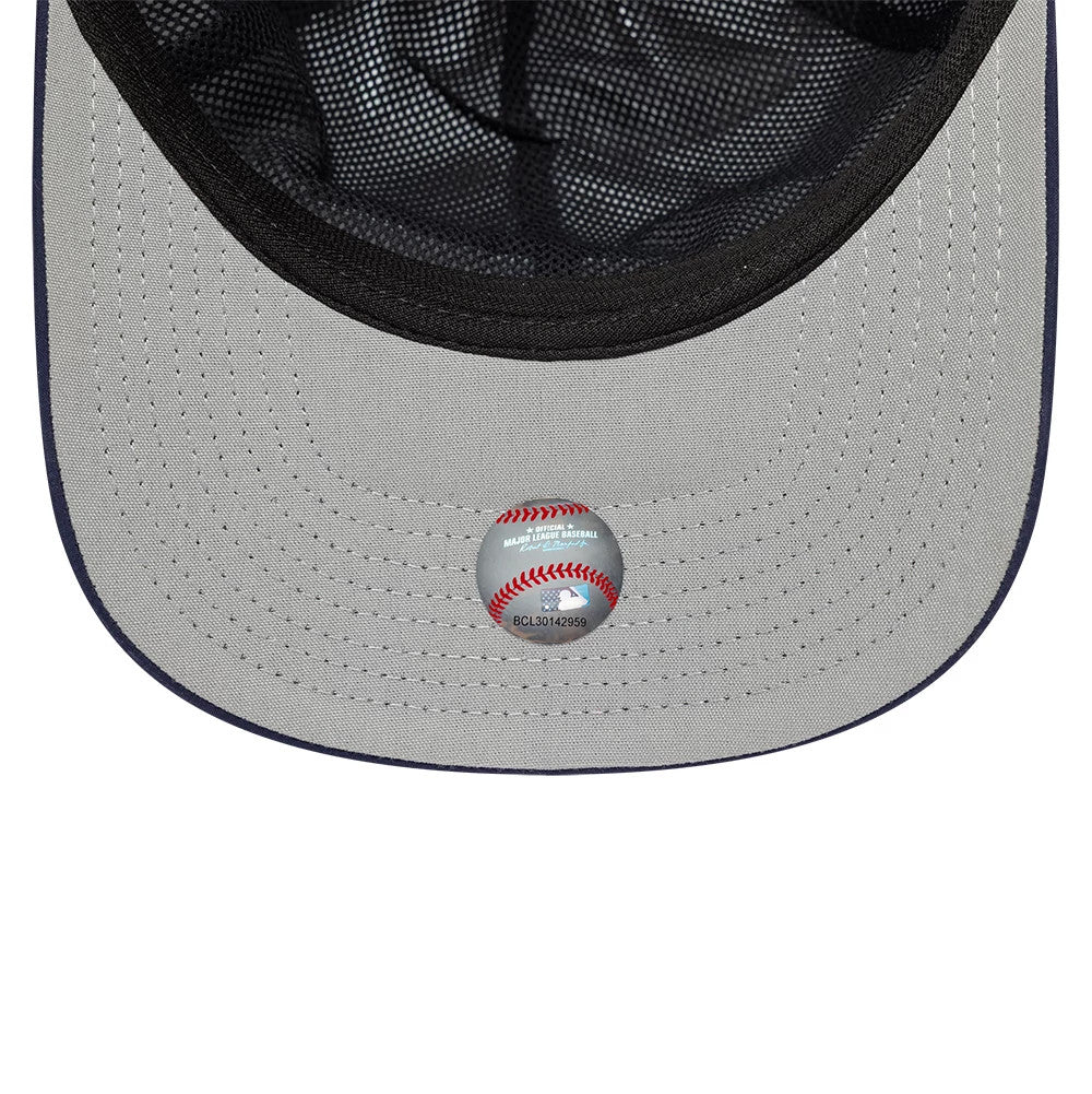 This is a New York Yankees MLB Gore-Tex White 9SEVENTY Stretch Snap Adjustable Cap 2