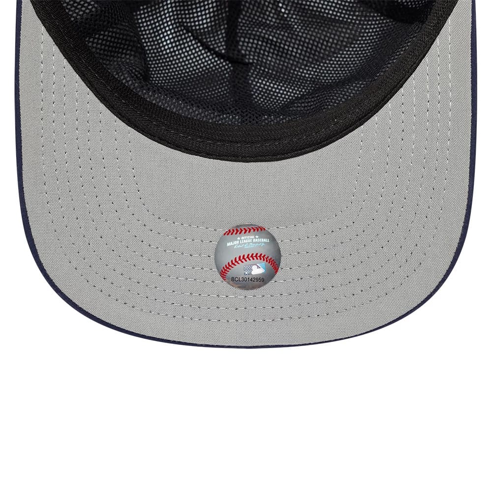 New York Yankees MLB Gore-Tex White New Era 9SEVENTY Stretch Snap Adjustable Cap, inside view showing the black mesh sweatband, grey undervisor, and a baseball-themed MLB sticker at the centre.