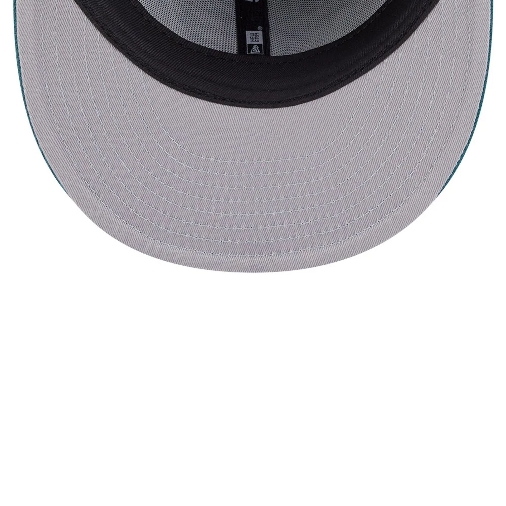 Pictured is this Philadelphia Eagles NFL x Nickelodeon black 59FIFTY Fitted cap. 2