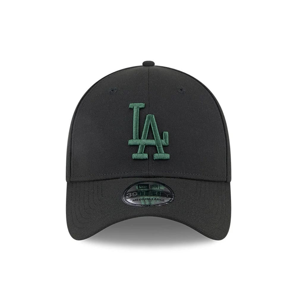 LA Dodgers MLB Lifestyle Black New Era 39THIRTY Stretch Fit Cap, front view showing the green embroidered LA logo on the structured black crown with a curved visor and the 39THIRTY size sticker on the visor.