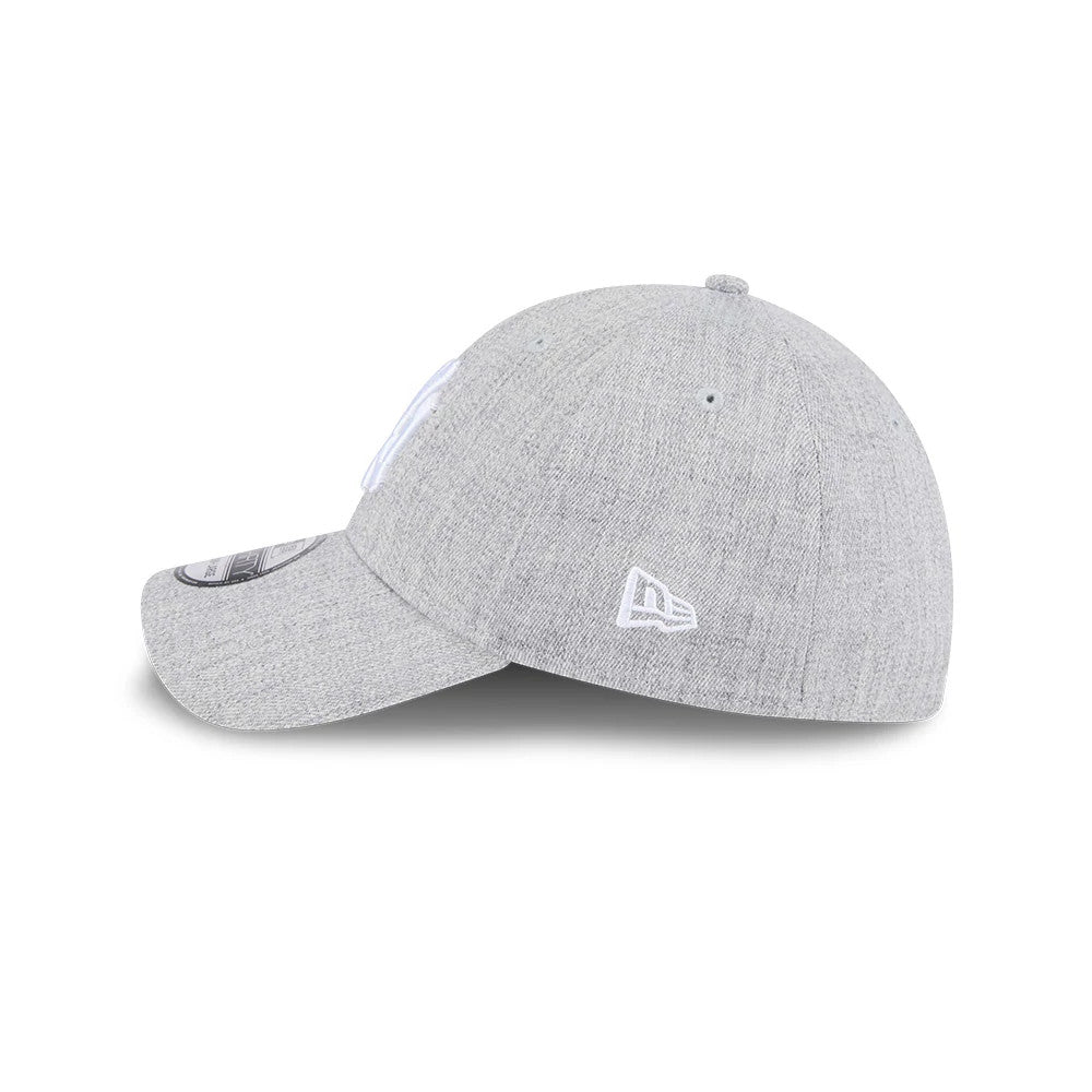 New York Yankees MLB Heather Grey New Era 39THIRTY Stretch Fit Cap, side view showing the white embroidered New Era flag logo on the left with a curved grey visor and a 39THIRTY size sticker on the top.