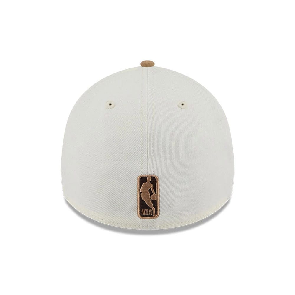 Pictured is this NBA Sandy Bay Chicago Bulls 39THIRTY A-Frame Stretch Fit cap in white. 7