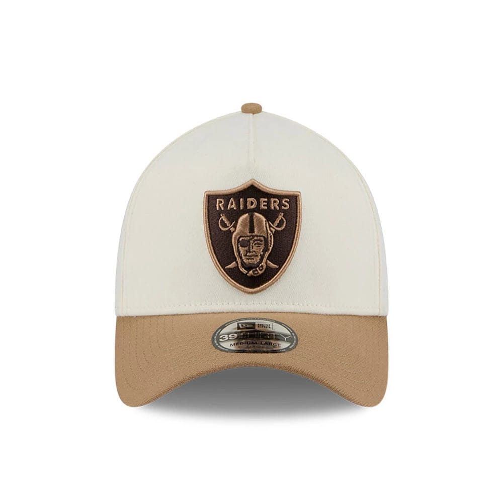 Las Vegas Raiders NFL Sandy Bay White New Era 39THIRTY A-Frame Stretch Fit Cap, front view showing a raised brown Raiders shield logo on the white crown, camel-coloured visor and the 39THIRTY size sticker on the visor.