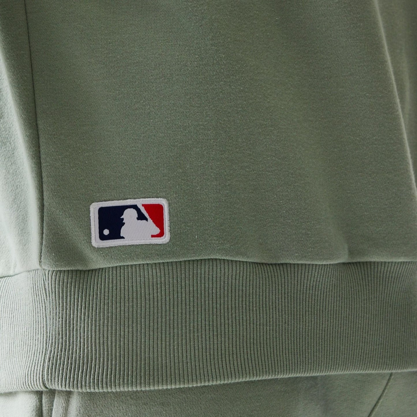 The model is wearing this MLB League Essential Midi LA Dodgers Oversized Crew Neck Sweater in pastel green. 8