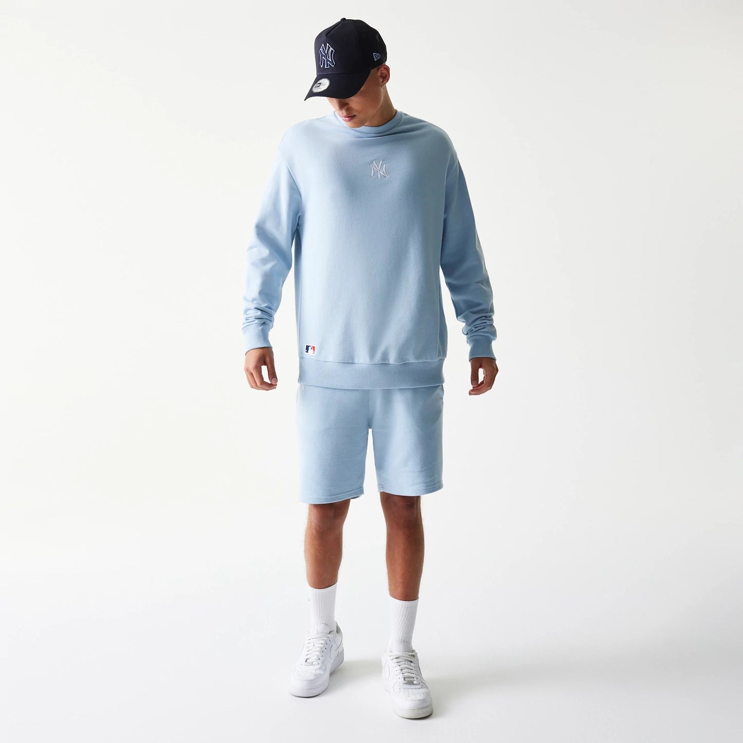 The model is wearing this MLB League Essential Midi New York Yankees Oversized Crew Neck Sweater in blue. 8
