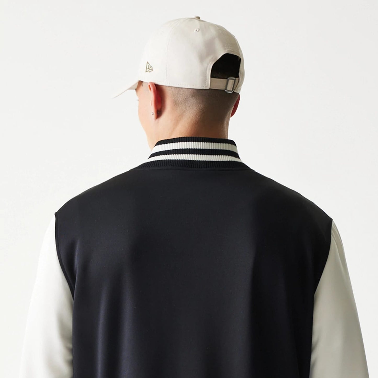 The model is wearing this NBA Chicago Bulls Bomber Jacket in black. 8