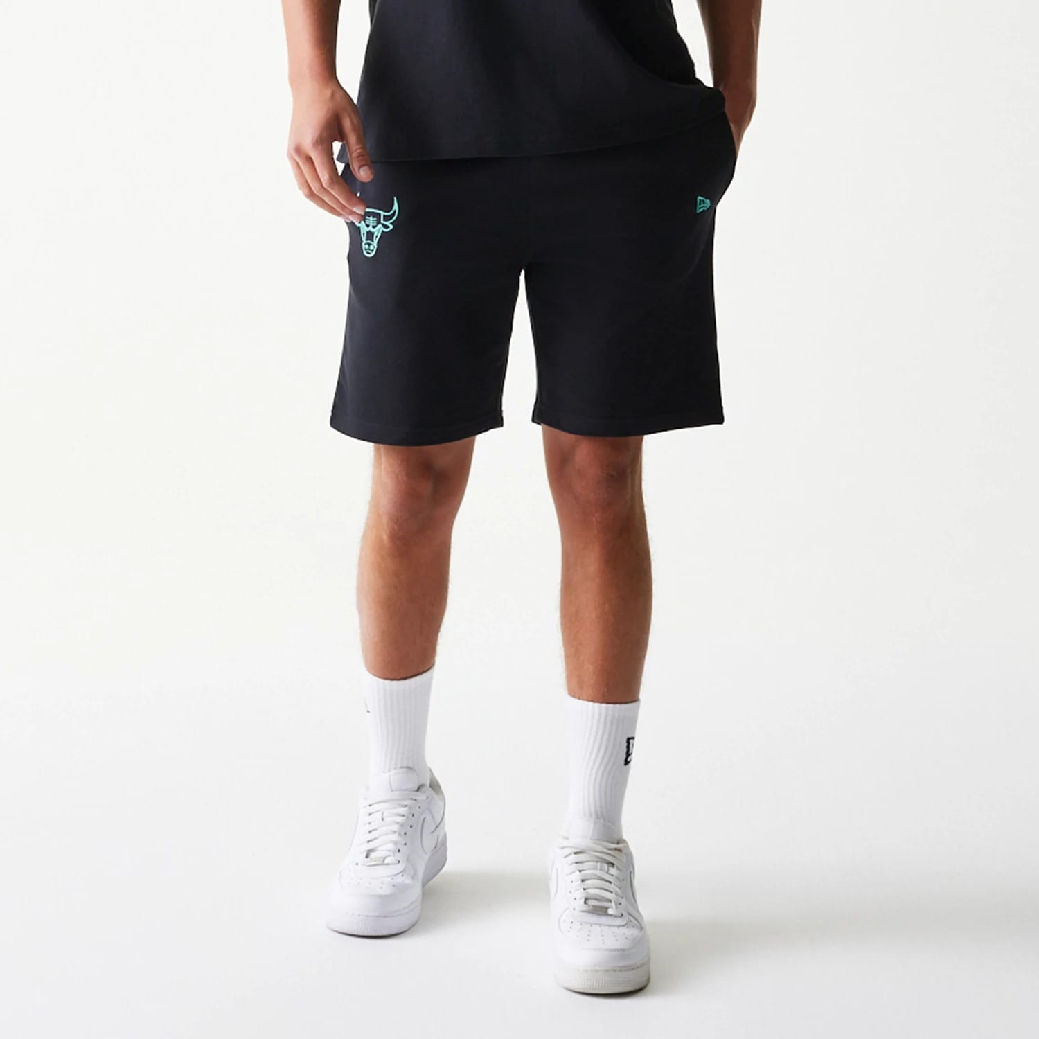 The model is wearing this NBA League Essential Chicago Bulls Shorts in black. 1