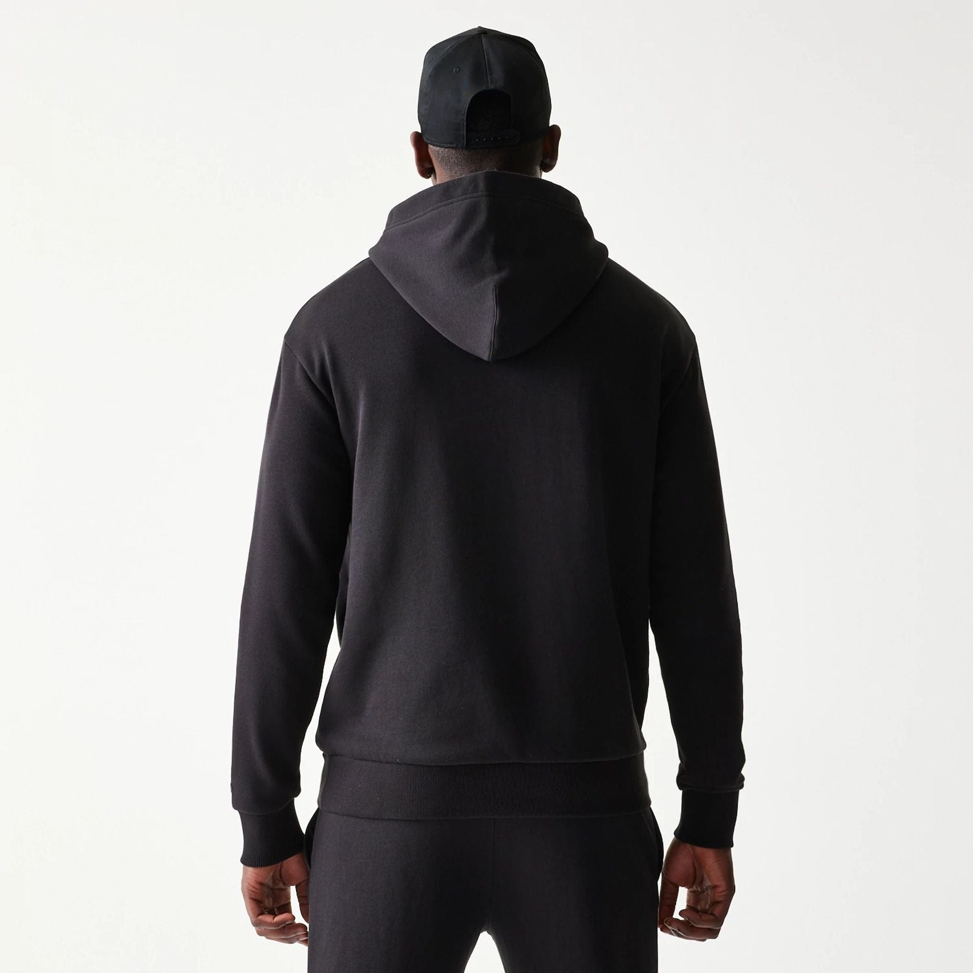 The model is wearing this NBA Chicago Bulls Oversized Pullover Hoodie in black. 2