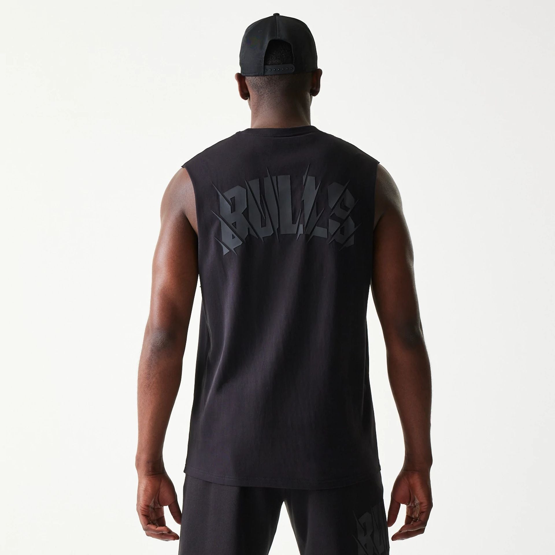 The model is wearing this NBA Chicago Bulls Sleeveless T-Shirt in black. 2