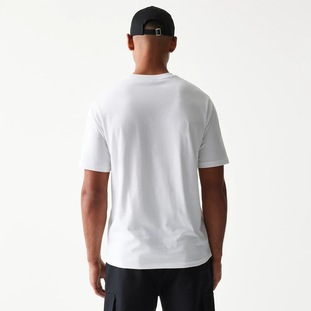 New Era LA Lakers NBA Ball Graphic White T-Shirt, back view showing a plain white design worn by a model paired with a black cap, highlighting the simplicity of the t-shirt's rear without additional graphics or details.