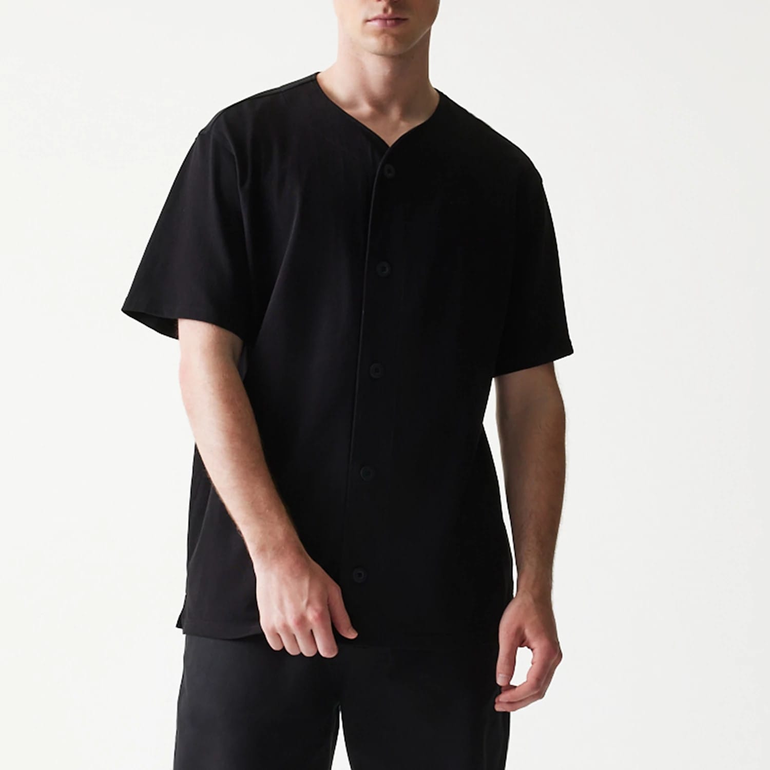 The model is wearing this New Era Open Heritage Script T-Shirt in black. 3