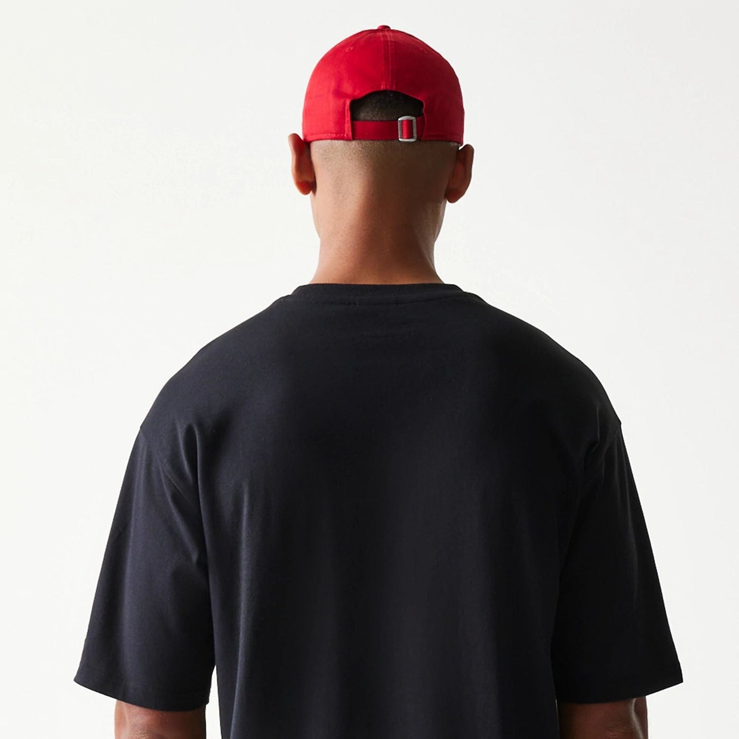 The model is wearing this New Era Baseball Player Graphic Oversized T-Shirt in black. 7