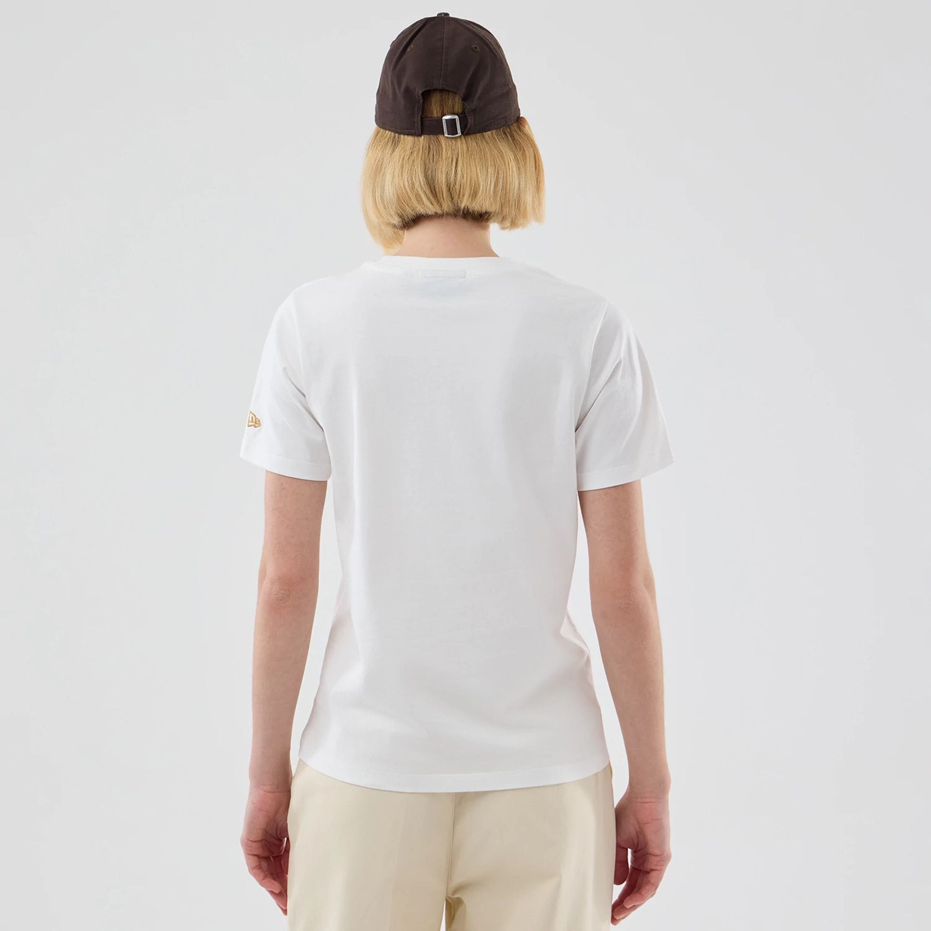 The model is wearing this Womens MLB Infill New York Yankees T-shirt in white. 2