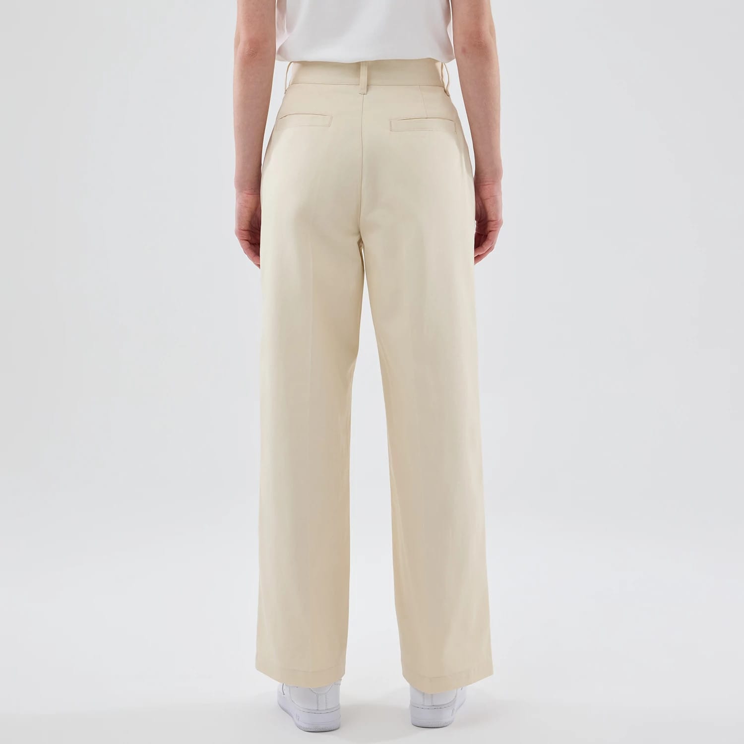 The model is wearing this Womens MLB New York Yankees Chino Trousers in cream. 2