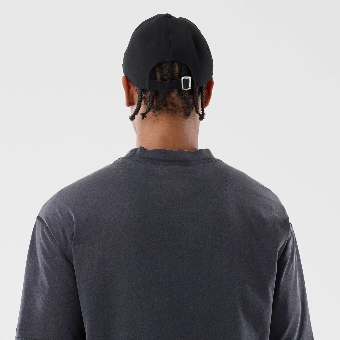 The model is wearing this MLB Washed New York Yankees T-Shirt in black. 7