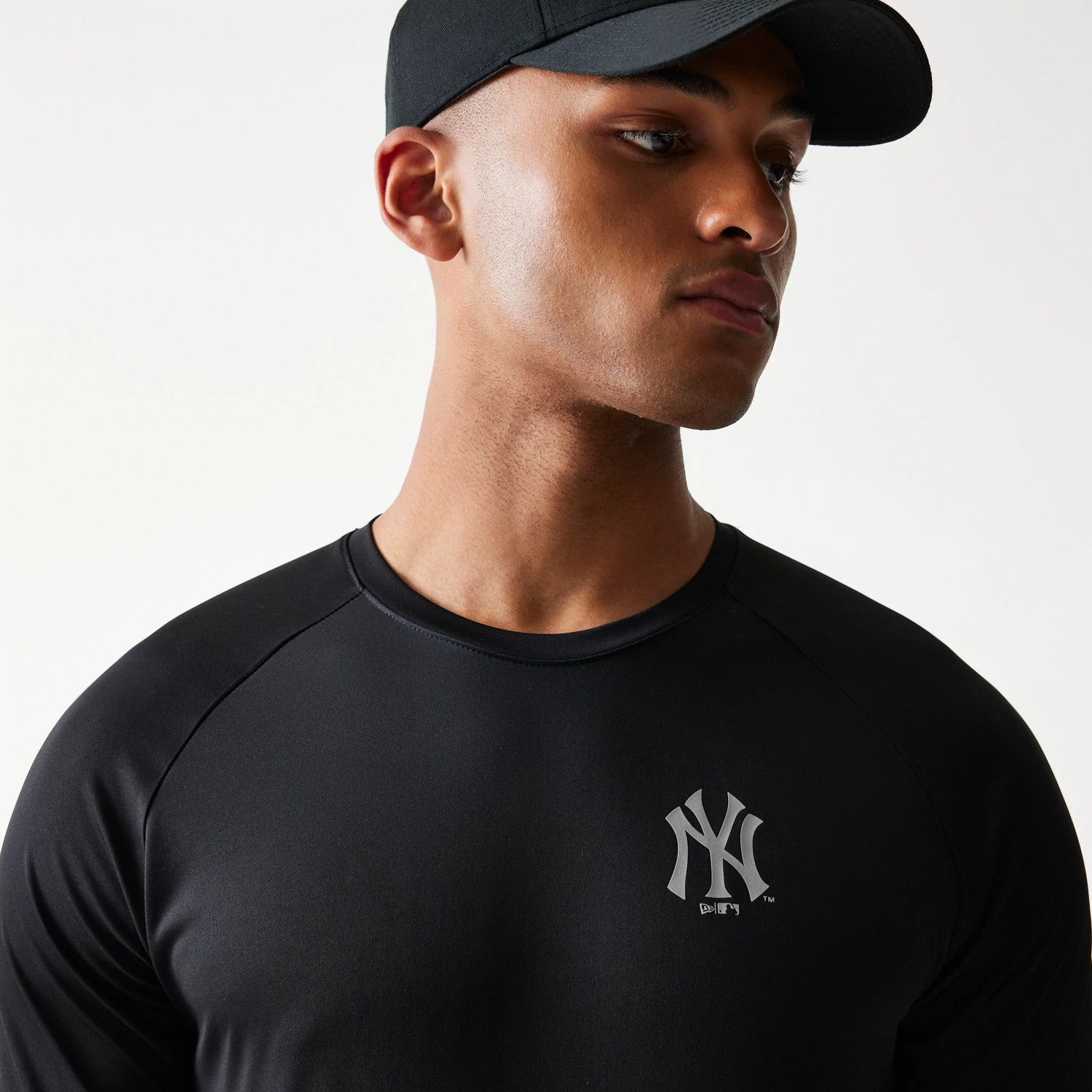The model is wearing this MLB New York Yankees Reflective T-Shirt in black. 4